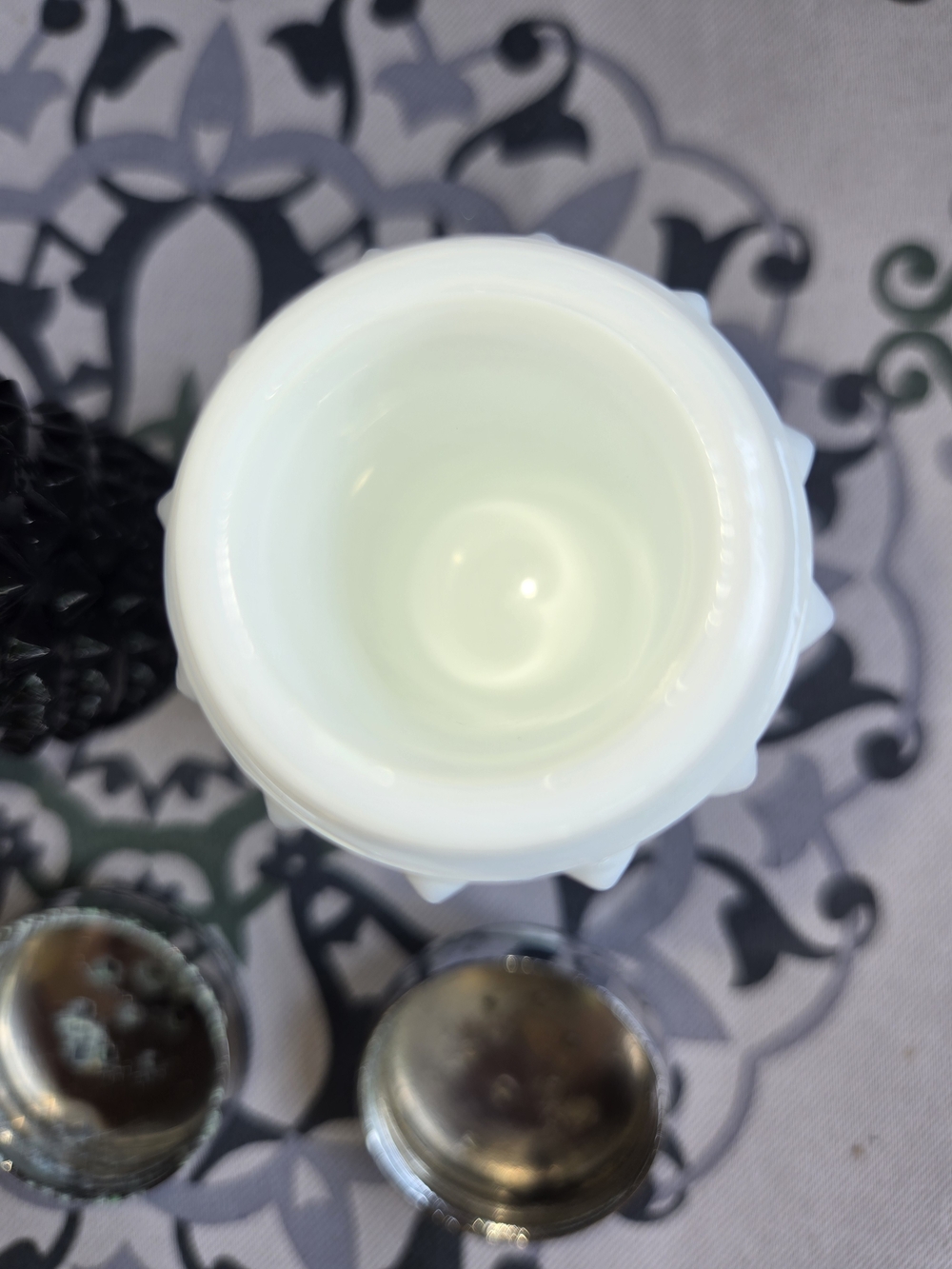 Fenton Set of Black and White Hobnail Salt & Pepper Shakers - Vintage Spiky - Picture 10 of 10